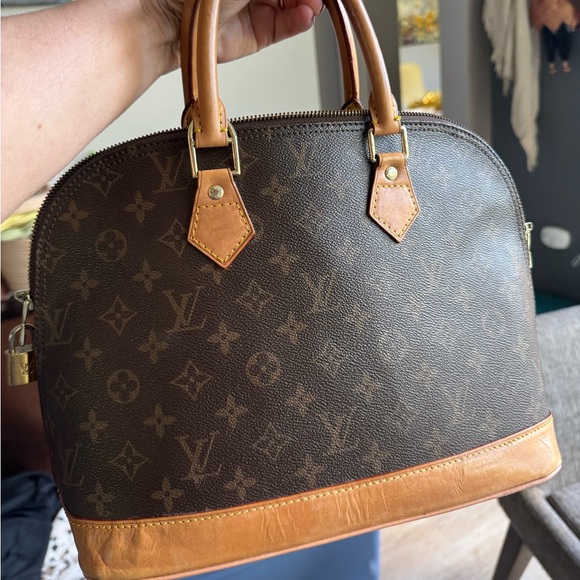 Louis Vuitton Alma satchel bag - Picture 1 of 12